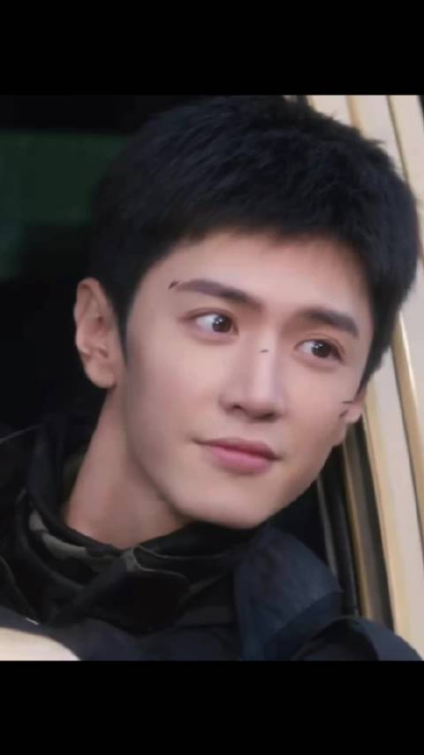 陈哲远梦花廷‍ 陈哲远阿瓒的脸看着很好亲的样子