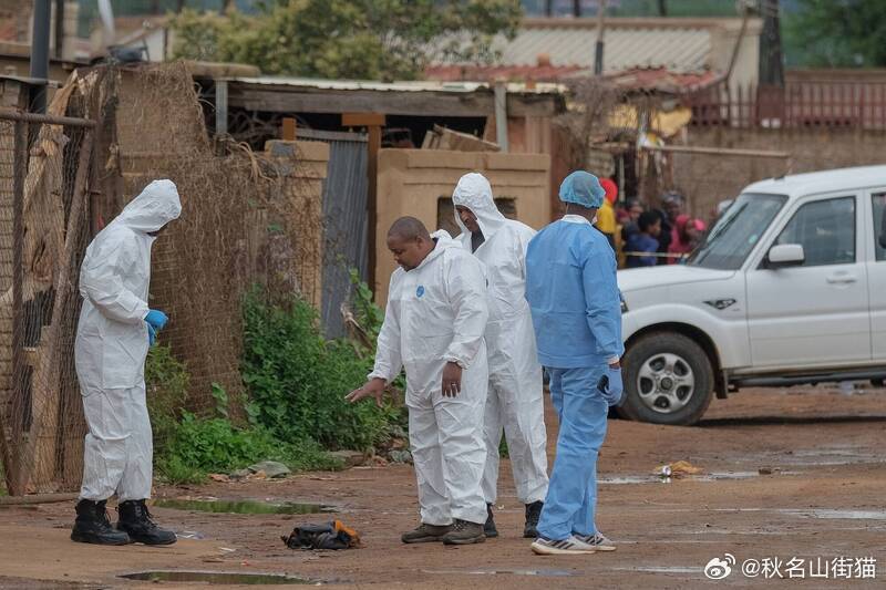 12名枪手闯入疯狂扫射！南非酒馆屠杀案细节披露，警方锁定两辆丰田汽车