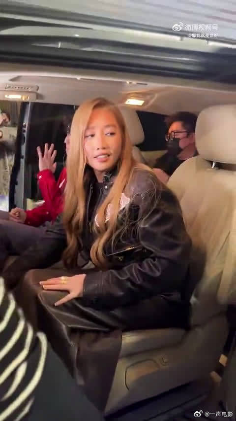 谁能拒绝这个搞笑路透？ALin接林宥嘉上鸽手，全程表情淡然，“嘉鸽”实锤！