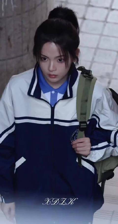 杨超越《今天是太阳雨》高马尾校服造型曝光
