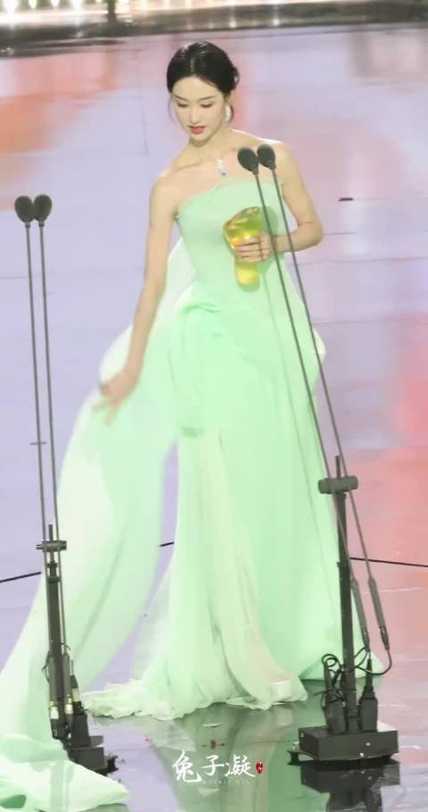 陈都灵获奖发言引热议，网友套用至毕业论文致谢