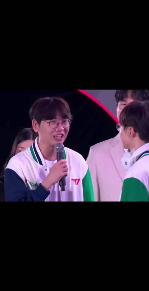 T1 在越南的见面会