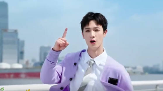 李昀锐毛晓彤合唱《向阳生长》为周一注入能量