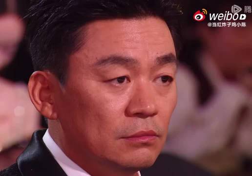 宝强段奕宏星光大赏疲惫呆坐引关注