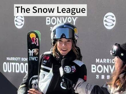 在2025雪盟联赛女子自由式滑雪项目中摘冠，现场致谢热情粉丝与观众