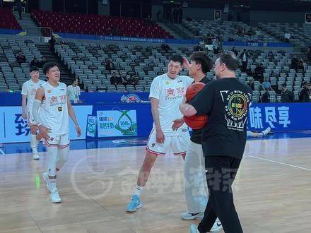 此刻属于赵睿的高光瞬间 dou来为cba加油