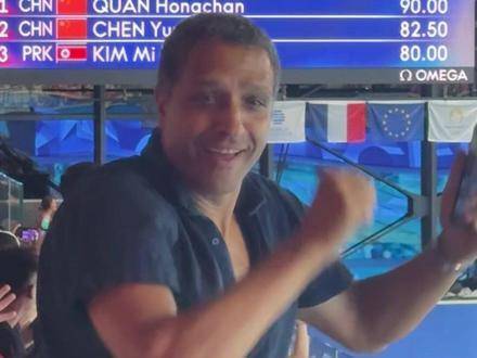 全红婵首跳即惊艳全场，动作完美如教科书！观众沸腾，掌声雷动