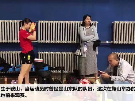 2018全锦赛，李晓霞怀着孕仍亲自指导陈梦，堪称最强“大小锤”传承