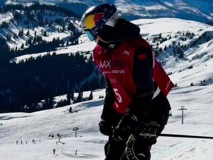 谷爱凌再夺滑雪冠军展现巅峰实力