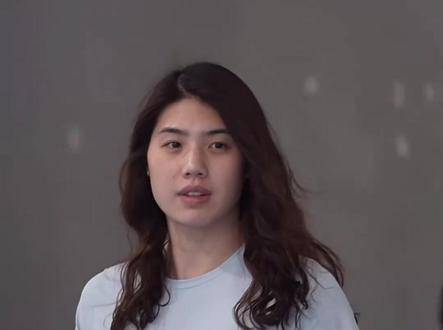 惺惺相惜的情谊在郑钦文与张雨霏之间悄然流淌，彼此的目光中满是欣赏与敬意