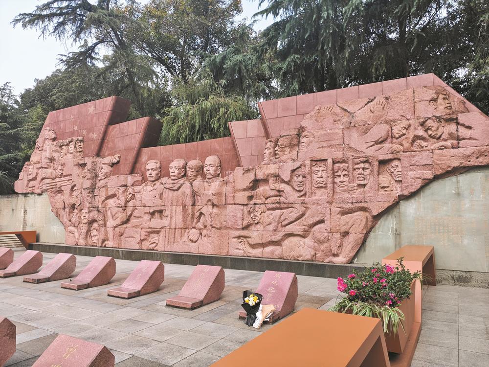 七十六载岁月 难忘照亮黎明的人