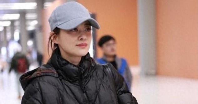 看了梅婷的穿搭，我悟了：羽绒服不配半身裙、高跟鞋，更高级惊艳