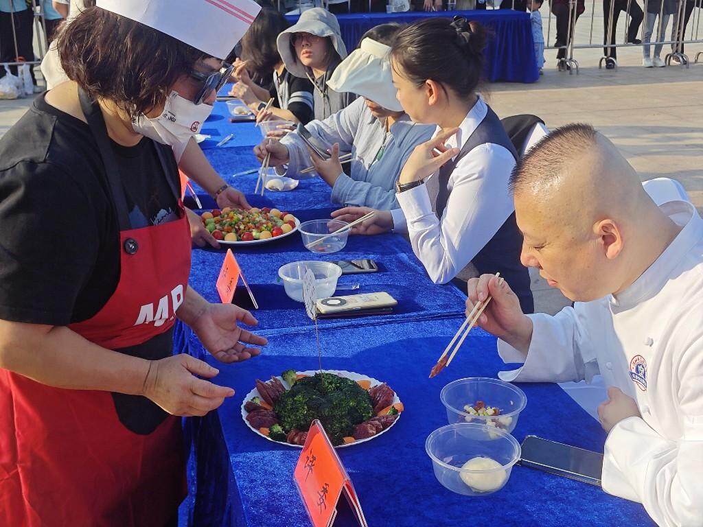 “风味公明” 嘉年华厨神争霸落幕，李松蓢“娘子军”凭传统美味摘桂冠
