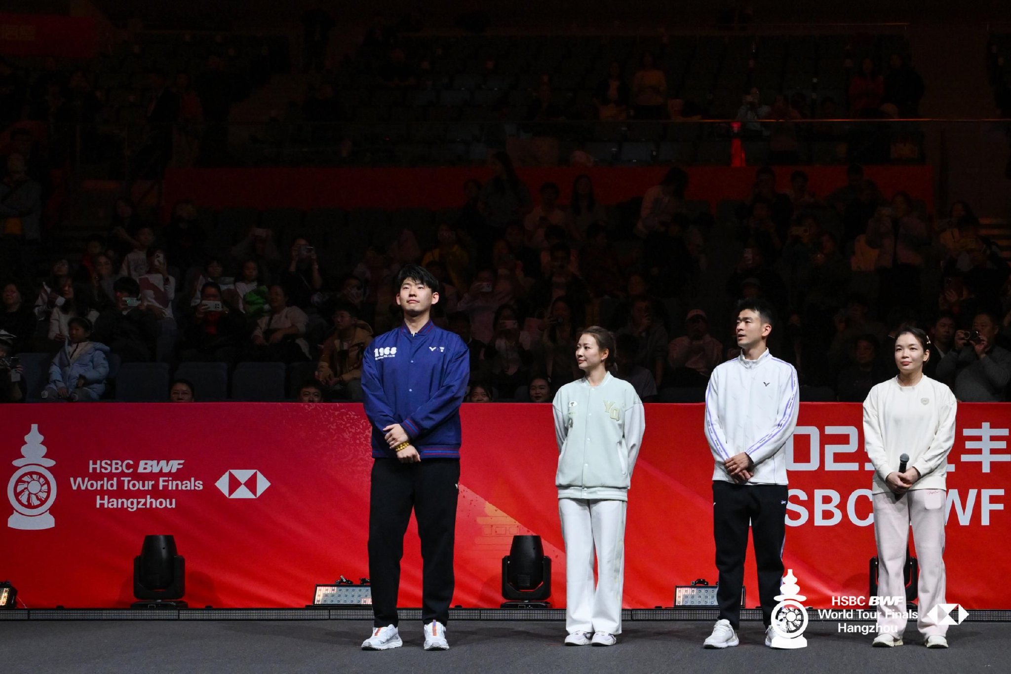 国羽四名将举行退役仪式 张军送祝福贾一凡“飙泪”