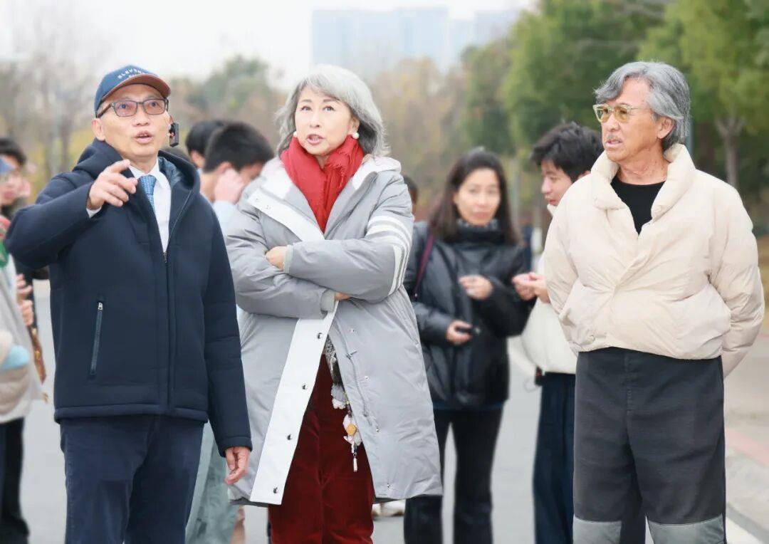 演唱会刚落幕，林子祥、叶蒨文夫妇惊喜现身武汉学院