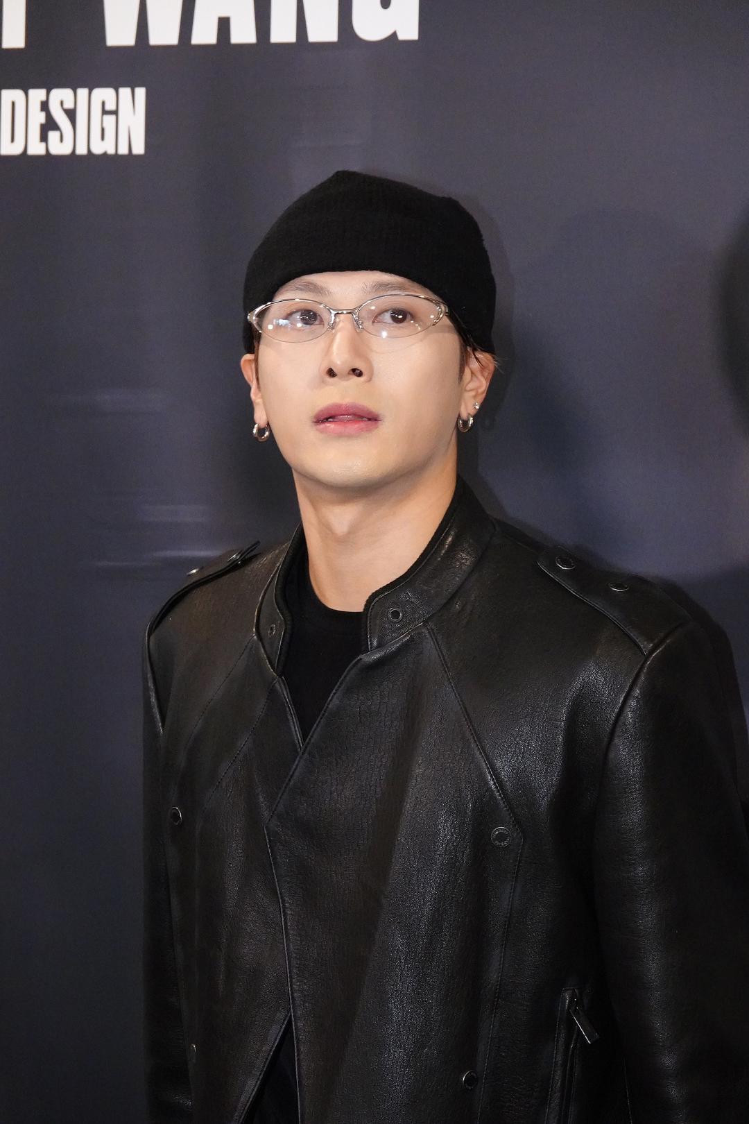 31岁王嘉尔称希望35岁之前结婚生子，谈择偶条件：是个人就行