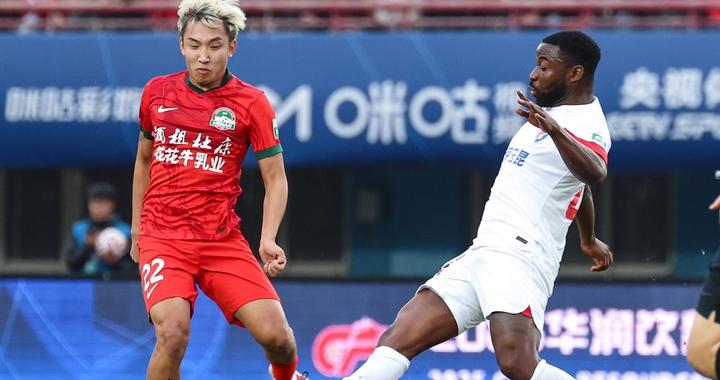 喜讯！北京国安后防迎来补强，盯上河南队“万金油”，球迷乐开花