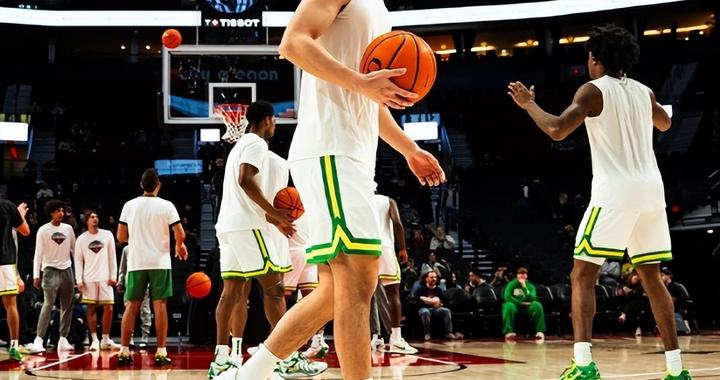 杨瀚森微笑与林葳互动！连续4场DNP比王俊杰还惨 英文能力成硬伤