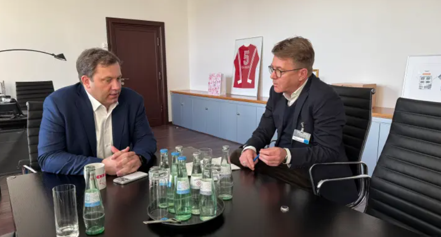 德铁下单200辆中国巴士，德财长跳脚：十分恼火