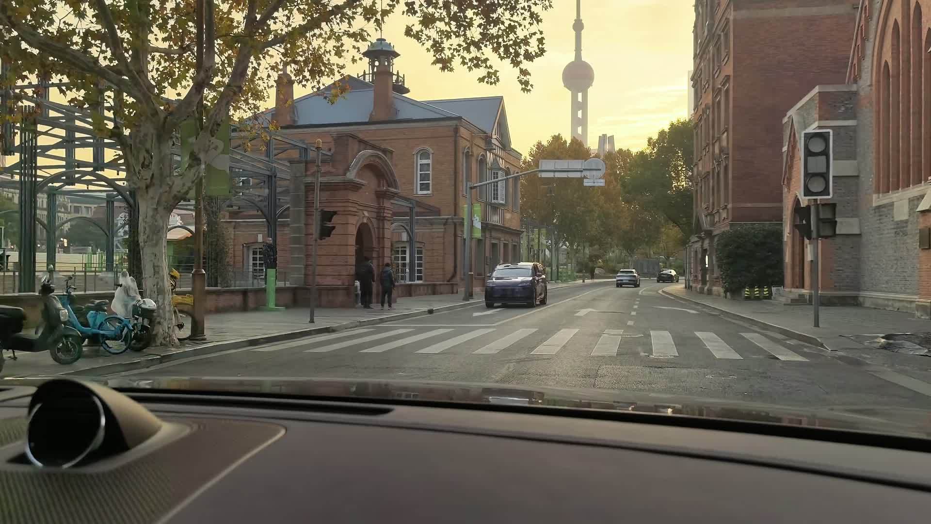 消息称鸿蒙智行智界V9拥有很多“首发”，产品力有望超越SUV