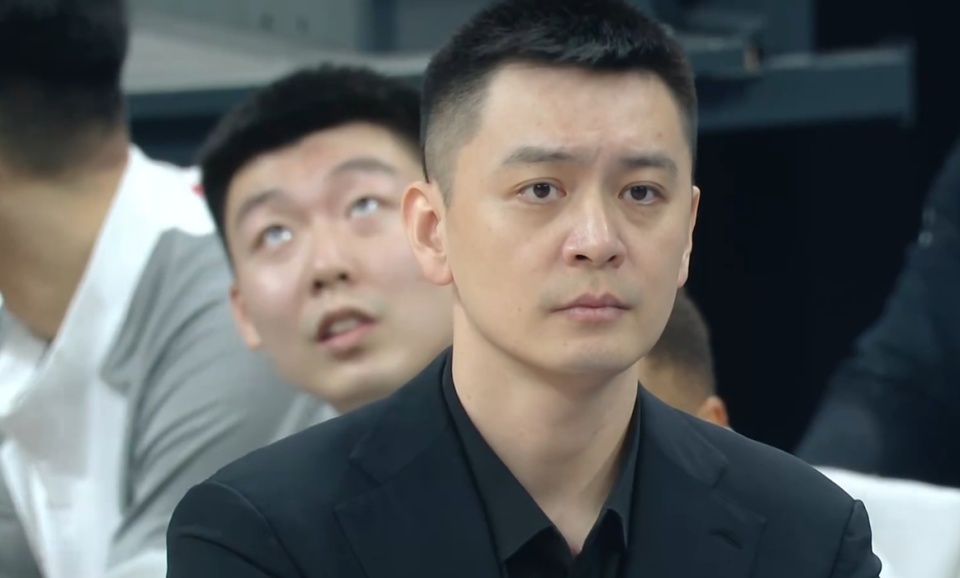 杨鸣回应韩德君接班人8分钟5犯离场：新赛季才进重要轮换，打不好也正常