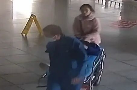 杨女士丈夫被及时送医。图源：湖北消防