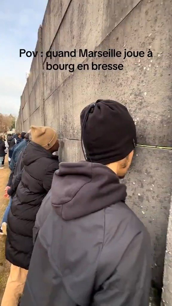 法国杯布尔格对阵马赛，球迷另类观赛引热议