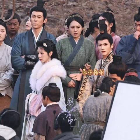 闫桉给代拍让机位拍田曦薇