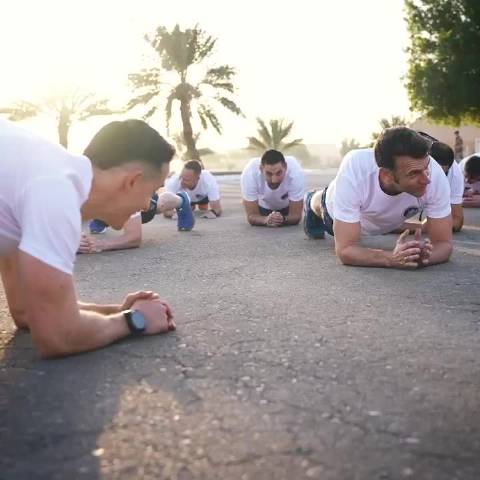 马克龙突访阿联酋法国部队，参加训练演习与节日午餐