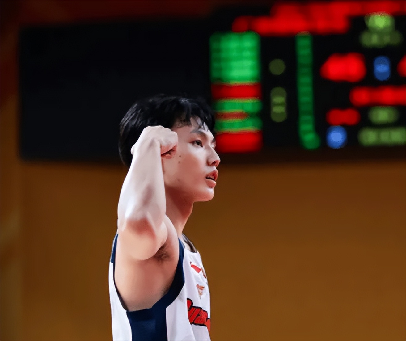 广东艰难击败广州，徐杰与萨林杰成关键先生，后场轮换隐患浮出水面？