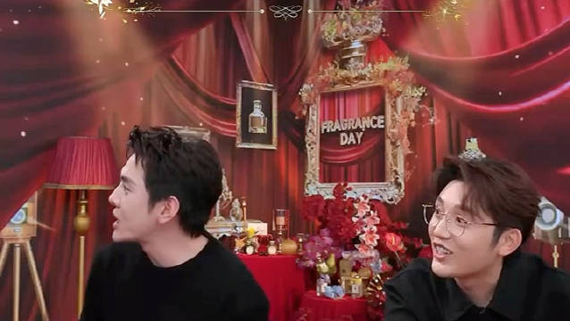 周柯宇可能要来李佳琦直播间了 李佳琦：他就是礼物吗 没错他就是李雾