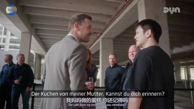 樊振东出席波尔告别派对，品尝美味糕点