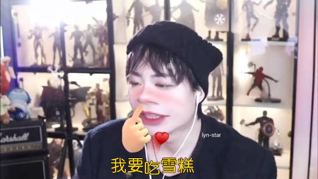 大冬天的吃什么冰激凌，不许吃哈哈哈哈 姐姐给你买糖吃