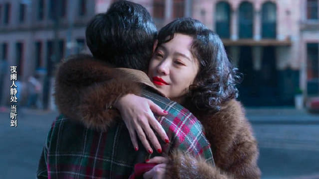 老舅为救妻命街头卖艺筹款