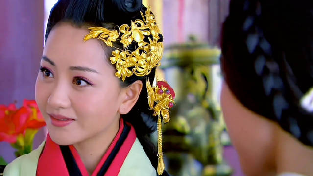 女人以为自己当定了皇后，结果啪啪打脸