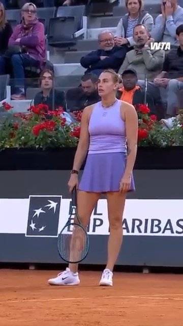 郑钦文的发球惊呆萨巴伦卡 | 2025名场面回顾