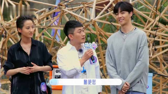 带“我”字歌曲接龙，全员通过，小姐姐歌美人更美