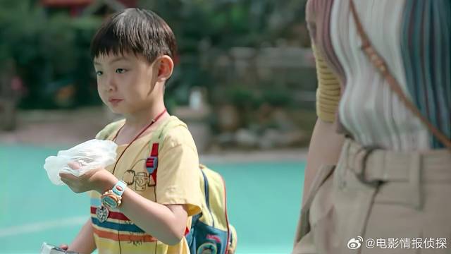 弟弟上学又哭又闹，下秒姐姐一个肉包子，立马乖乖闭嘴