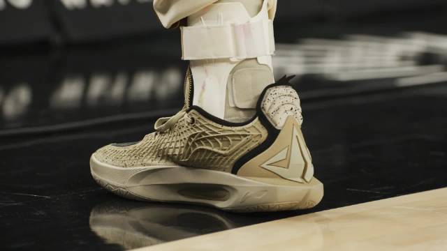 库里与巴特勒同穿JB3蛇灵签名鞋