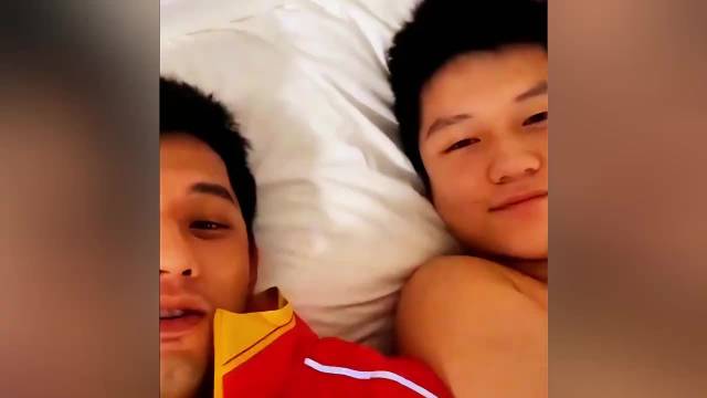 两代王者的传承，张继科樊振东的兄弟情让人动容， 樊振东 张继科