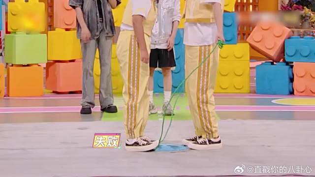 李雪琴深藏不漏！跳绳竟还能保持头顶水不漏，震惊虞书欣