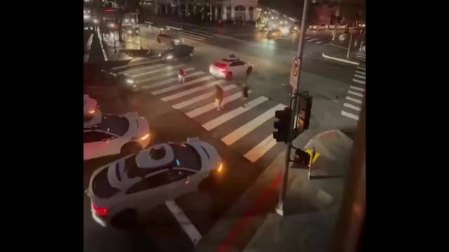 旧金山停电，所有自动驾驶汽车当场停驶，动弹不得