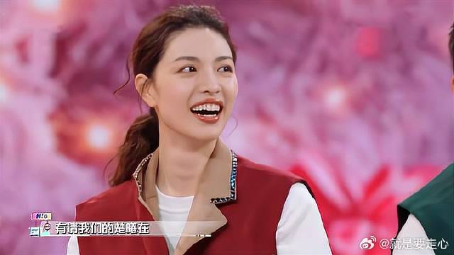 钟楚曦会“缩骨功”？被何炅吹捧，说的她自己都不信！