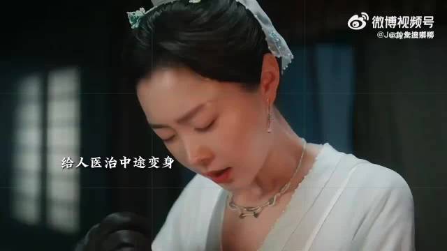 男女主人公皆为卧龙凤雏，一个脸盲无法辨识身份，另一个能随时变换形象
