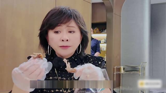 刘嘉玲花几十万请繁花团吃豪华大餐，才懂射手座女生大方名不虚传