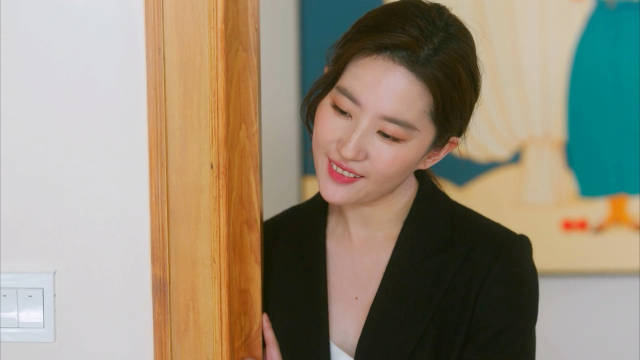 刘亦菲酒店制服吻，多少人做梦都不敢想