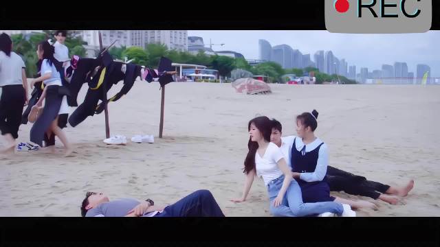 赵露思牛仔裤混剪，露思身材还是挺有料的