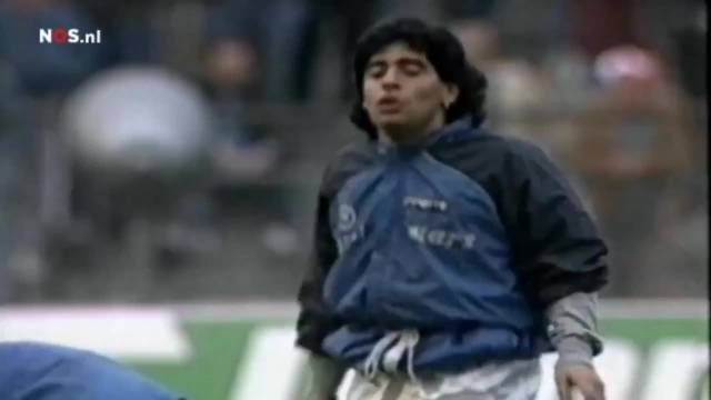 1989年马拉多纳赛前颠球热身与音乐完美同步