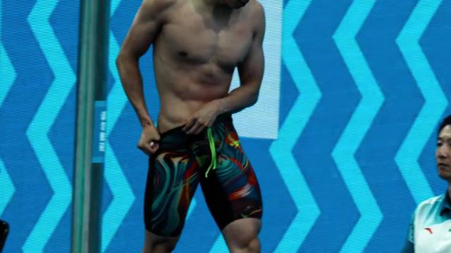 中国游泳队官博发布汪顺动态，奥运冠军展现赛场责任与场外活力