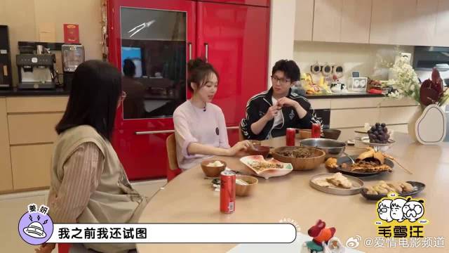 果然有其父必有其女！姜妍这么爱笑，完全是遗传了她爸爸